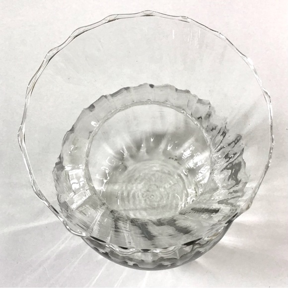 Vintage Clear Glass Vase Rippled Scalloped Ruffle Top Ribbed Inside 5.75” High - Picture 3 of 4